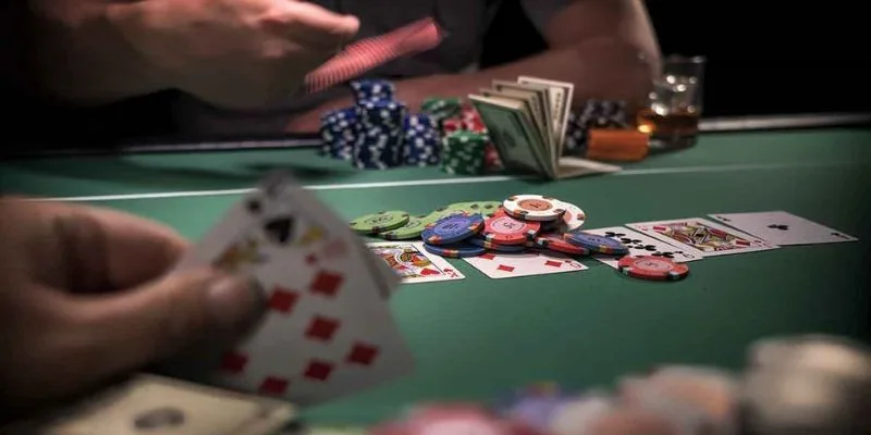 Poker Là Gì Mà Khiến Triệu Người Phát Cuồng? Jun88 Hé Lộ Khám phá về Poker là gì