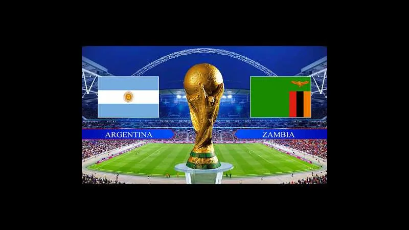 Cầu thủ Argentina và Zambia đang tranh chấp bóng trước khung thành Cầu thủ Argentina và Zambia đang tranh chấp bóng trước khung thành